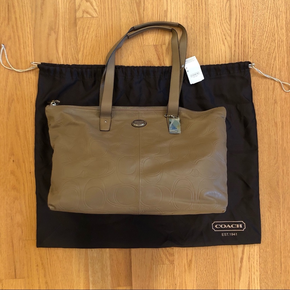 NWT Coach Leather Embossed Signature Print Tote